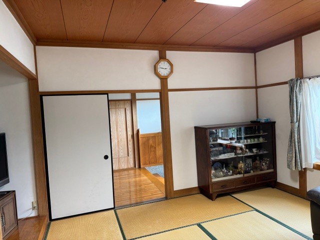 柳川市 和室リフォーム施工前｜木の柱と畳で構成された伝統的な和室空間
