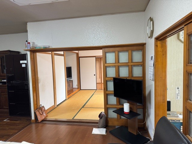 柳川市 LDKリフォーム施工前｜ふすまで仕切られた和室とリビングが続く間取り