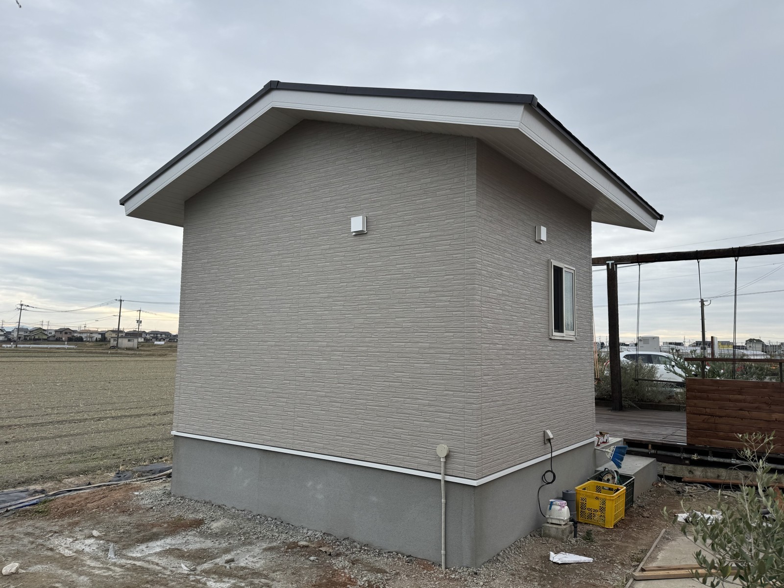 久留米市うるう農園の新築トイレ施工事例。農園利用者が安心して使えるよう配慮した久留米市の新築トイレ外観。