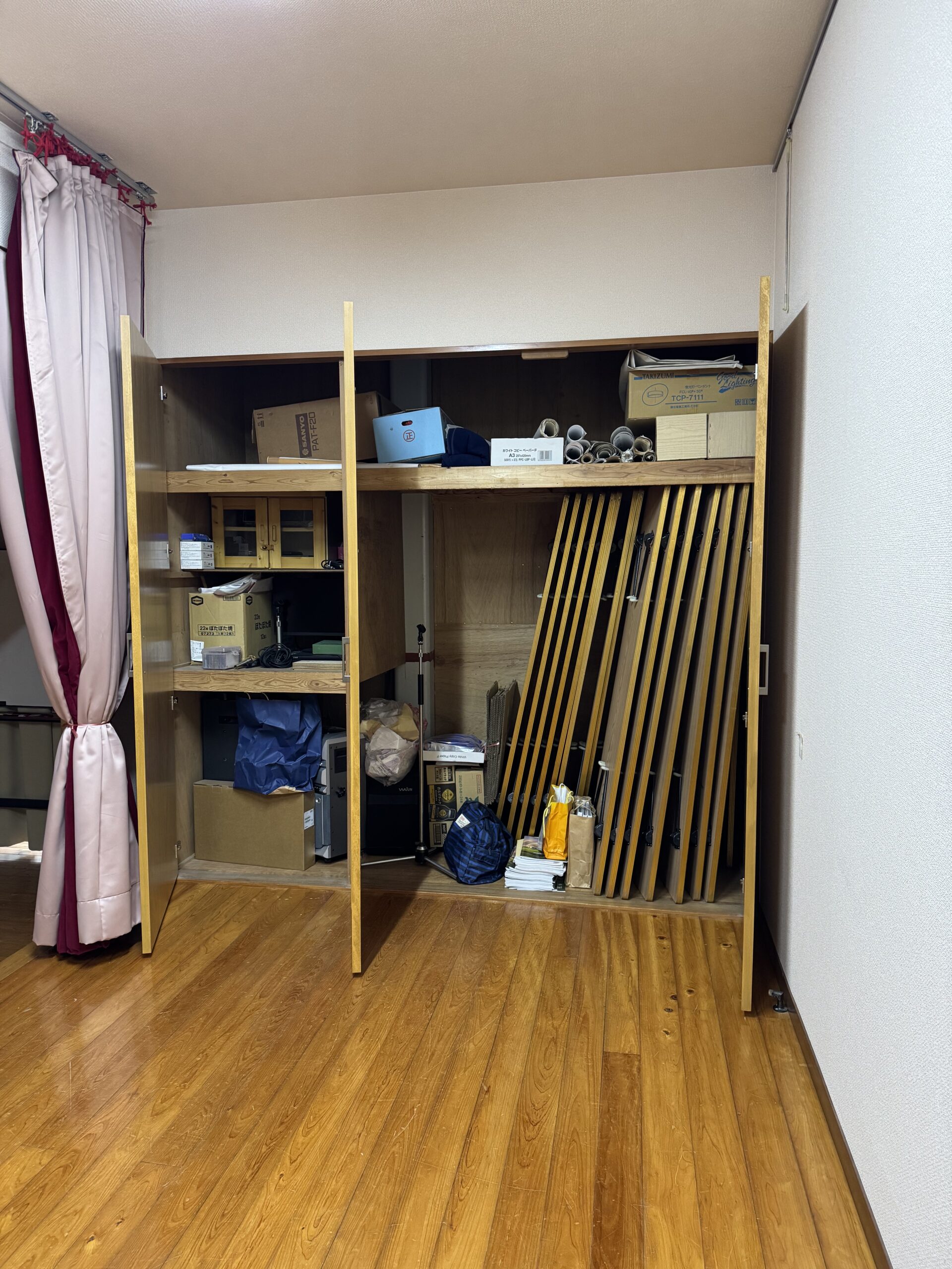 公民館の収納内部|扉交換前の内部構造と収納スペースの様子